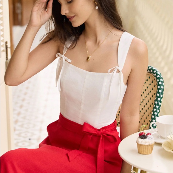 RIHOAS Tops - Rihoas White Square Neck Bowknot Tank Top